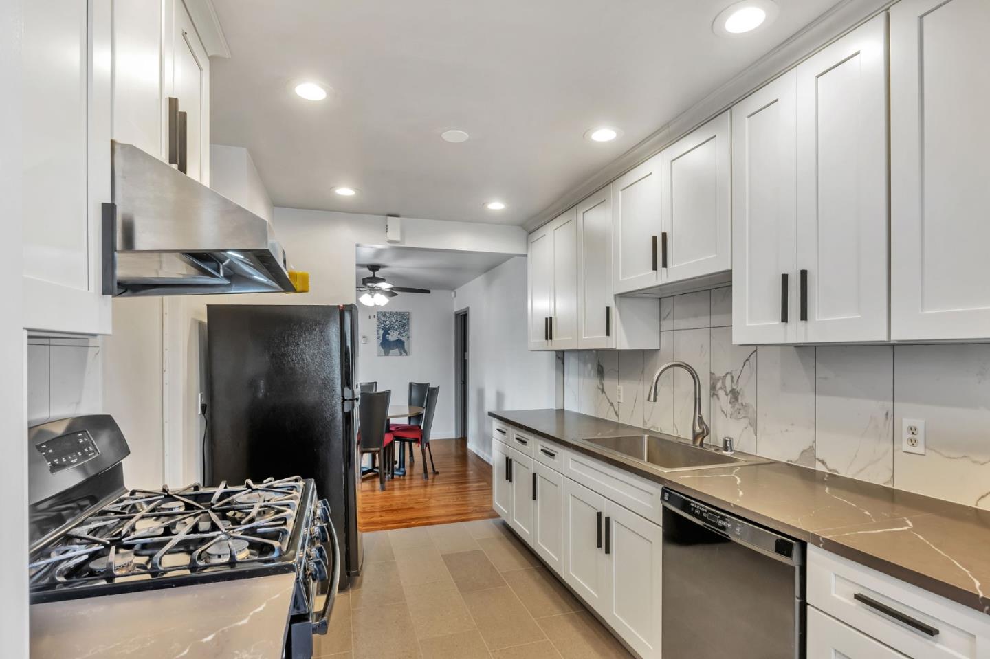 Detail Gallery Image 3 of 12 For 364 Lion St, Hayward,  CA 94541 - 3 Beds | 2 Baths