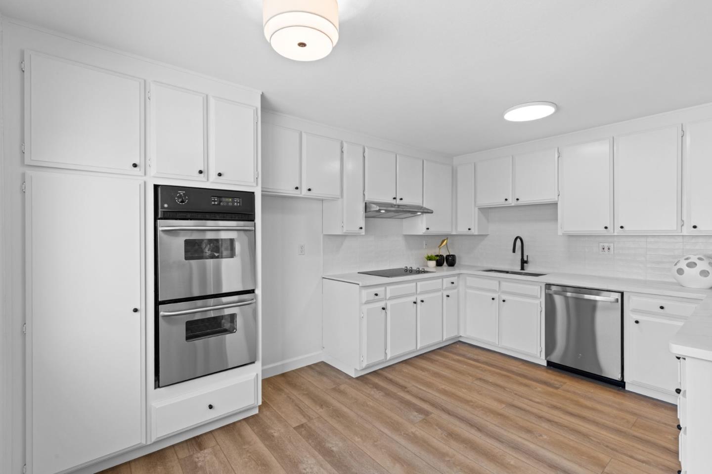 Detail Gallery Image 11 of 41 For 112 Galewood Cir, San Francisco,  CA 94131 - 3 Beds | 2/1 Baths