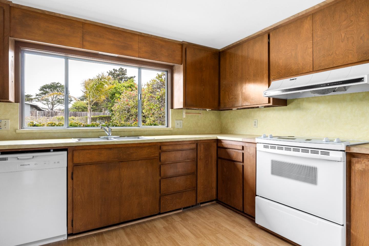 Detail Gallery Image 14 of 42 For 232 Peninsula Dr, Marina,  CA 93933 - 3 Beds | 2/1 Baths