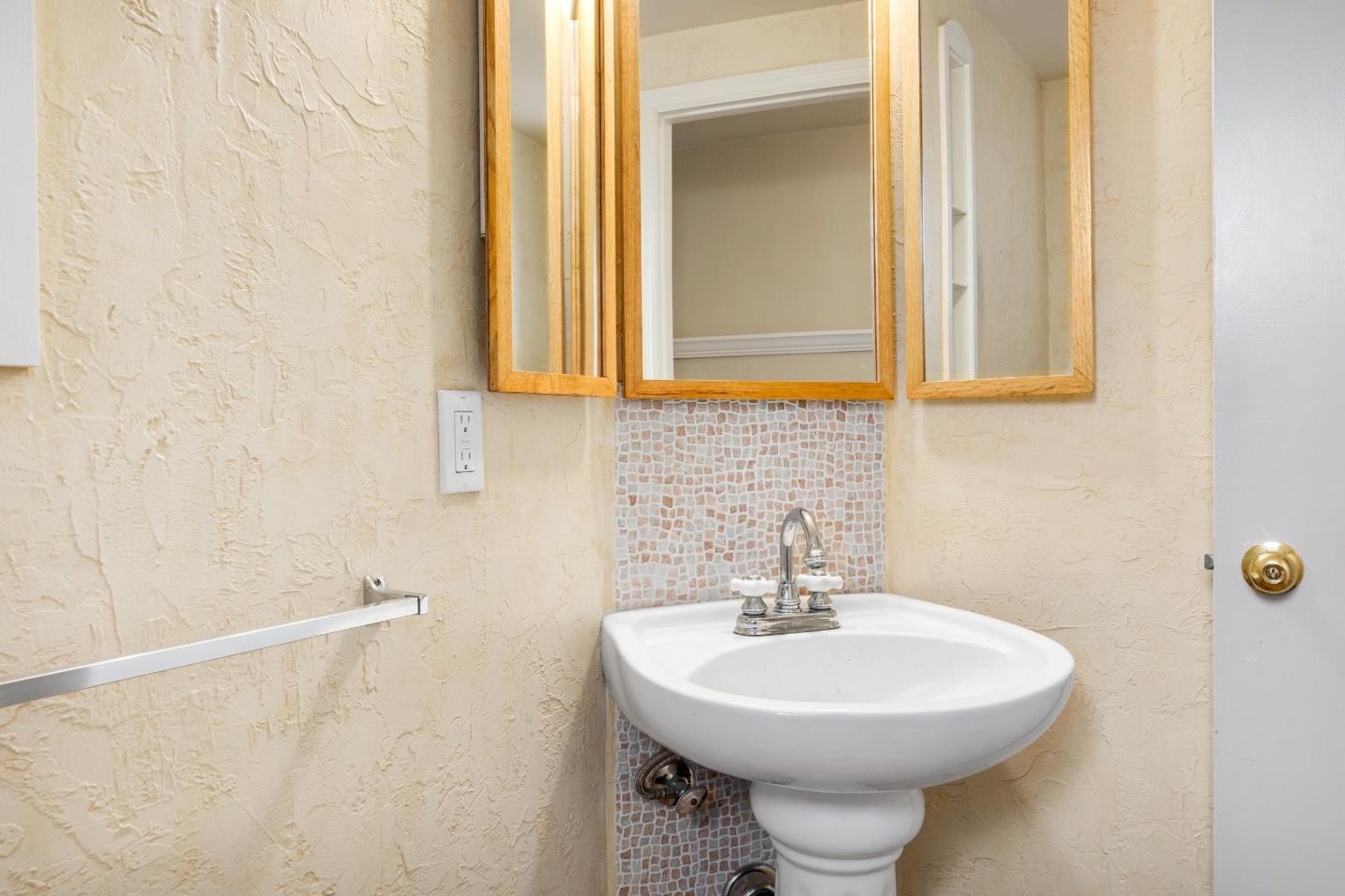 Detail Gallery Image 30 of 42 For 232 Peninsula Dr, Marina,  CA 93933 - 3 Beds | 2/1 Baths