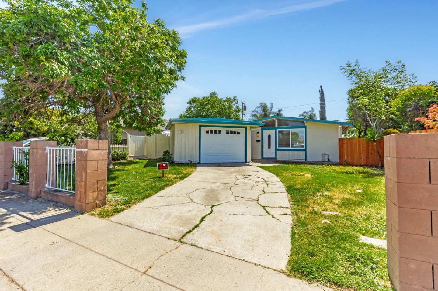 Detail Gallery Image 3 of 42 For 1369 Bal Harbor Way, San Jose,  CA 95122 - 3 Beds | 1/1 Baths