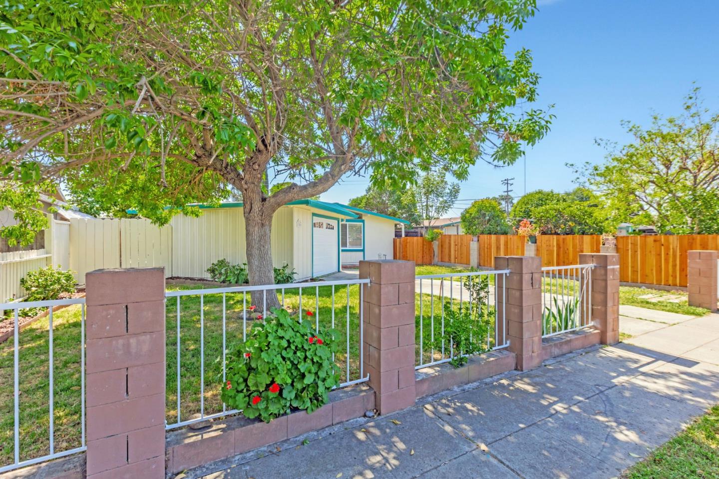 Detail Gallery Image 4 of 42 For 1369 Bal Harbor Way, San Jose,  CA 95122 - 3 Beds | 1/1 Baths