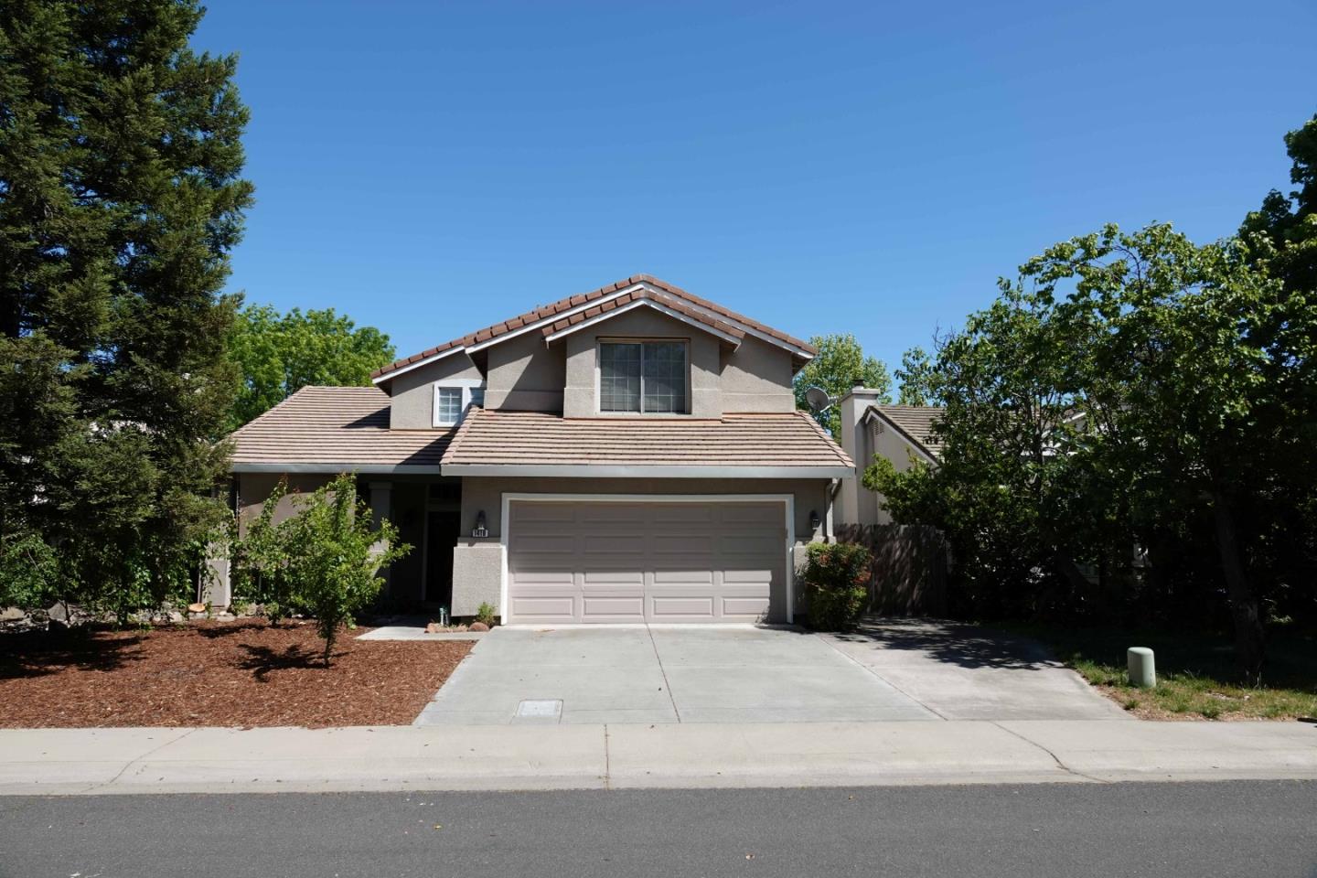 Detail Gallery Image 1 of 13 For 1418 Eligio Ln, Davis,  CA 95618 - 4 Beds | 3 Baths