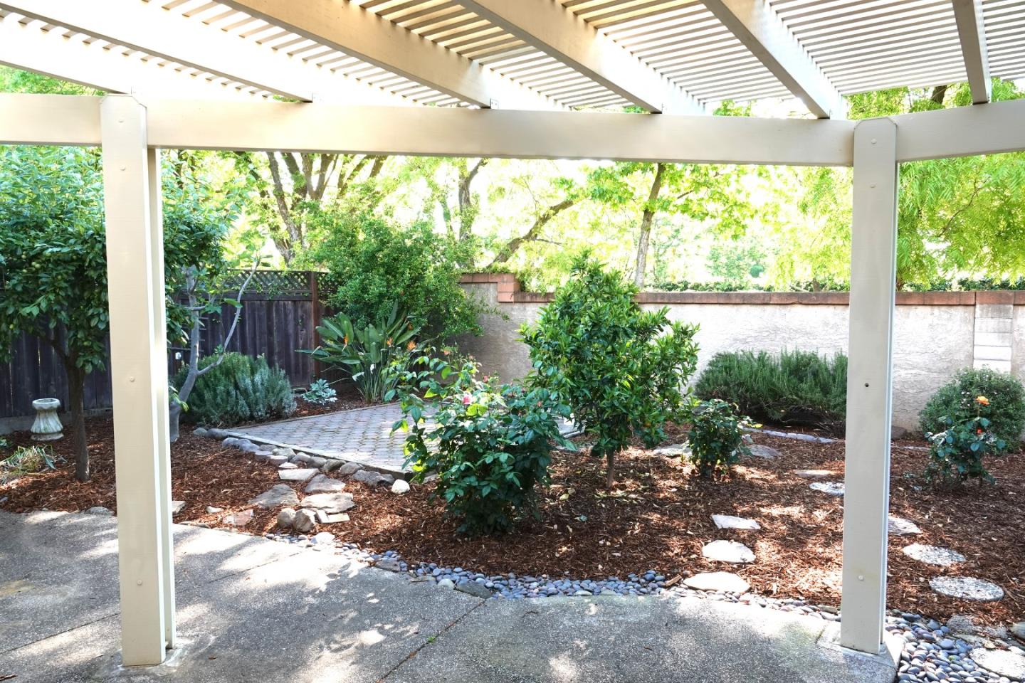 Detail Gallery Image 13 of 13 For 1418 Eligio Ln, Davis,  CA 95618 - 4 Beds | 3 Baths