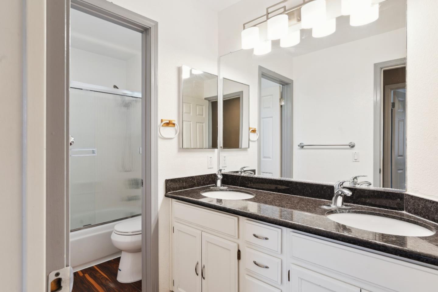 Detail Gallery Image 21 of 30 For 1418 Eligio Ln, Davis,  CA 95618 - 4 Beds | 3 Baths