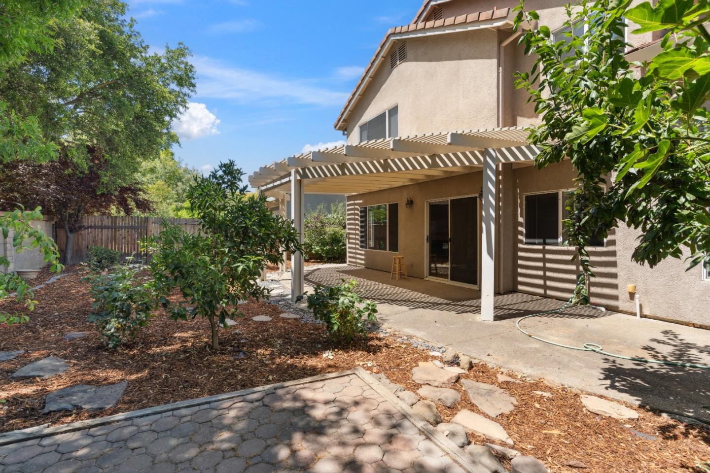 Detail Gallery Image 27 of 30 For 1418 Eligio Ln, Davis,  CA 95618 - 4 Beds | 3 Baths