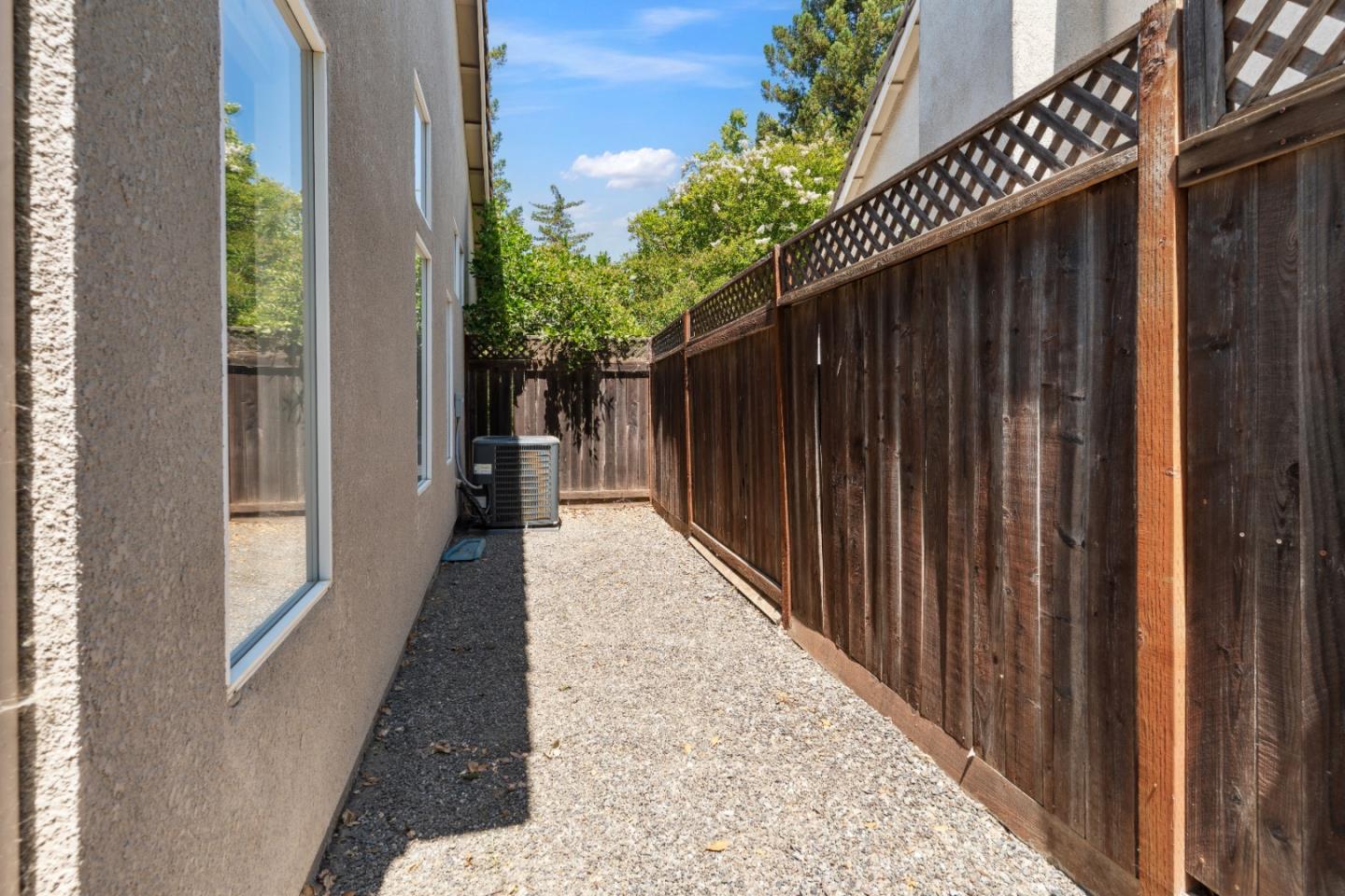 Detail Gallery Image 29 of 30 For 1418 Eligio Ln, Davis,  CA 95618 - 4 Beds | 3 Baths