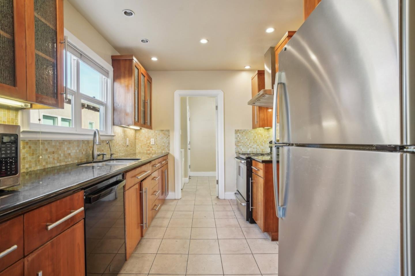 Detail Gallery Image 9 of 31 For 1024-1028 Parkinson Ct, San Jose,  CA 95126 - – Beds | – Baths