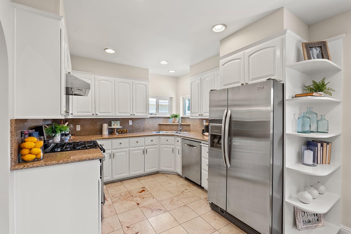 Detail Gallery Image 12 of 34 For 1962 Brittan Ave, San Carlos,  CA 94070 - 2 Beds | 2 Baths