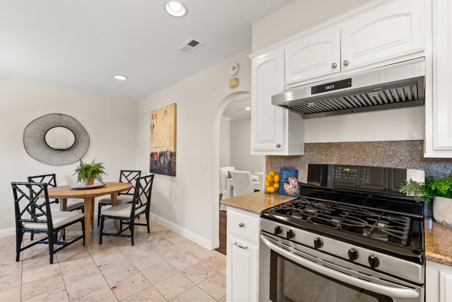 Detail Gallery Image 13 of 34 For 1962 Brittan Ave, San Carlos,  CA 94070 - 2 Beds | 2 Baths