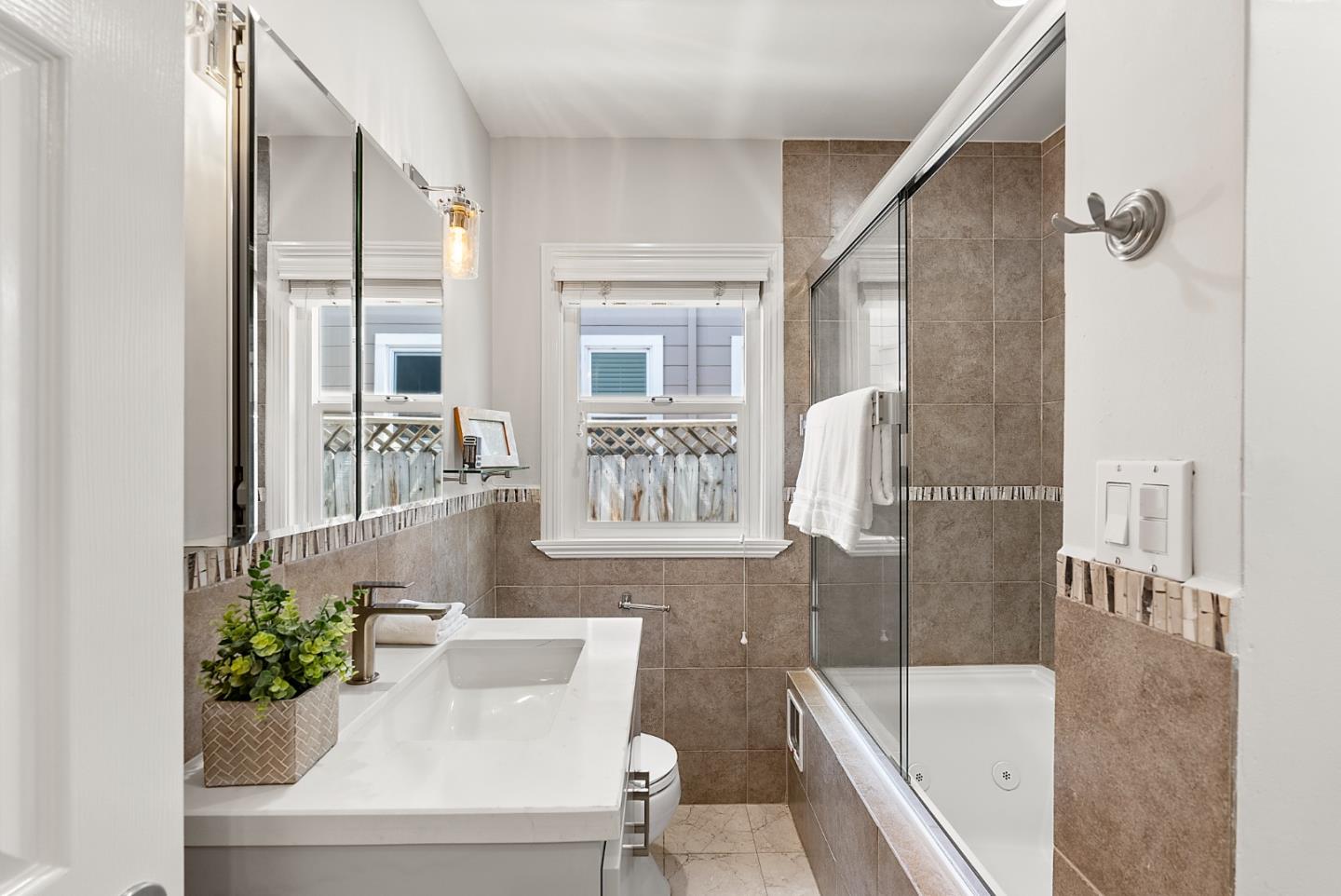 Detail Gallery Image 17 of 34 For 1962 Brittan Ave, San Carlos,  CA 94070 - 2 Beds | 2 Baths