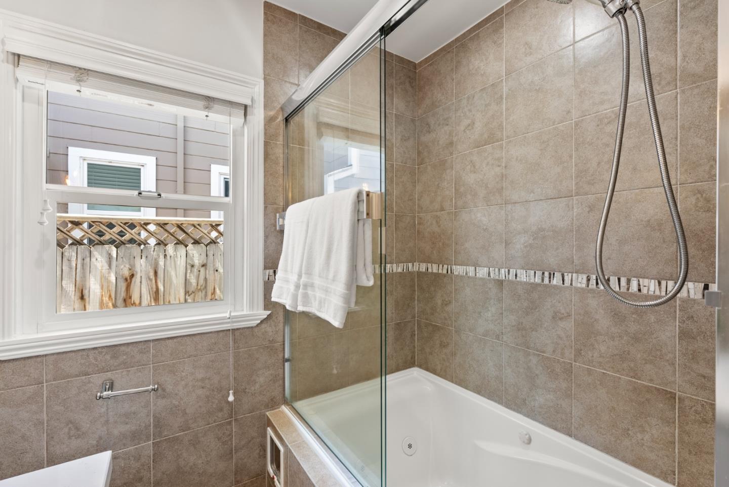Detail Gallery Image 18 of 34 For 1962 Brittan Ave, San Carlos,  CA 94070 - 2 Beds | 2 Baths