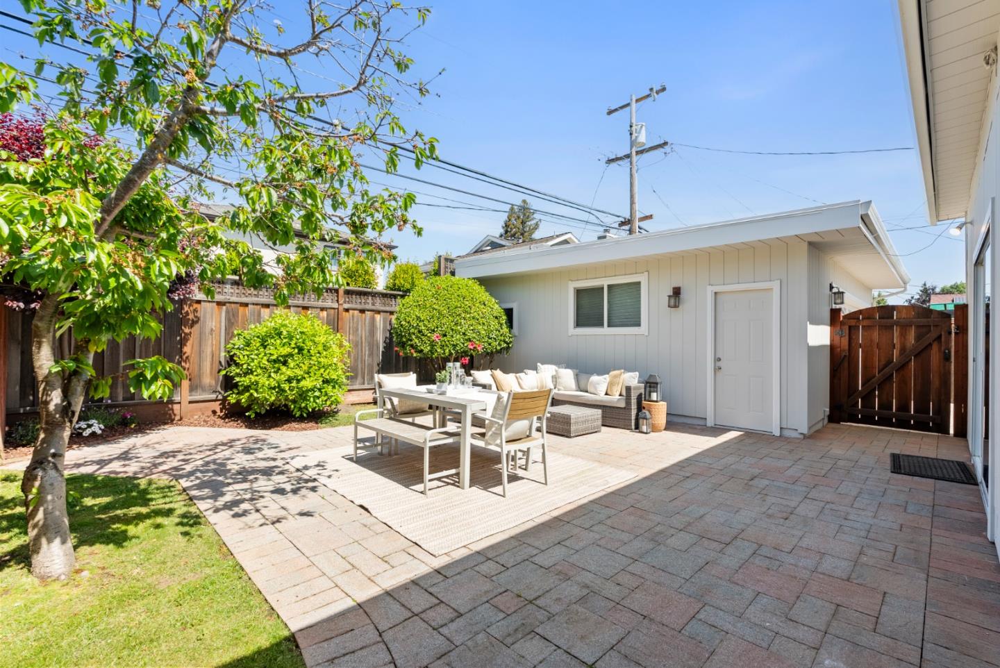 Detail Gallery Image 27 of 34 For 1962 Brittan Ave, San Carlos,  CA 94070 - 2 Beds | 2 Baths