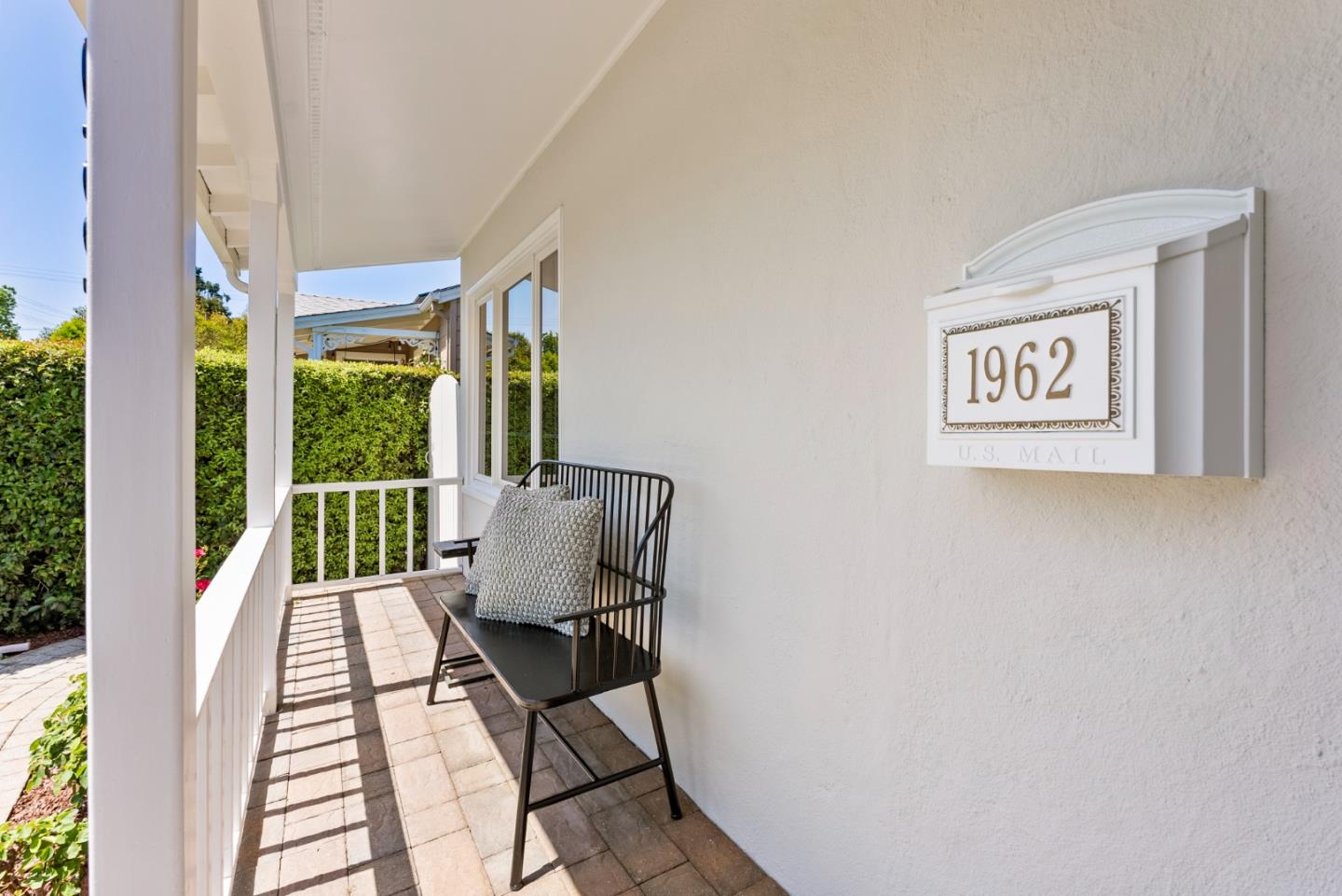 Detail Gallery Image 4 of 34 For 1962 Brittan Ave, San Carlos,  CA 94070 - 2 Beds | 2 Baths