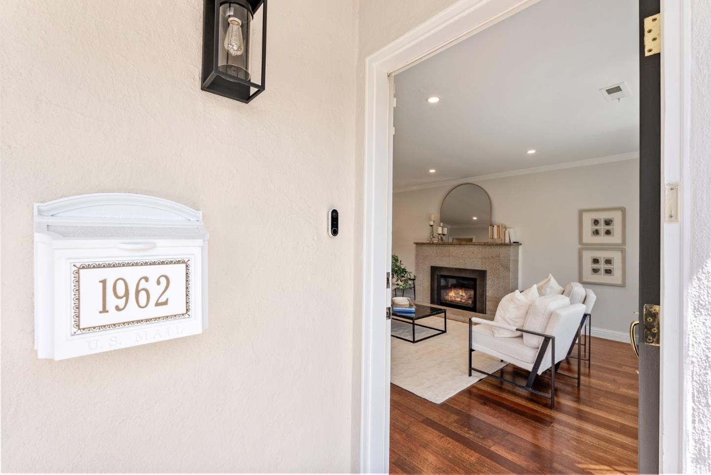 Detail Gallery Image 5 of 34 For 1962 Brittan Ave, San Carlos,  CA 94070 - 2 Beds | 2 Baths