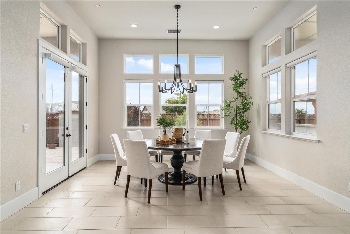 Detail Gallery Image 16 of 65 For 2999 Bluffs Dr, Marina,  CA 93933 - 6 Beds | 3/1 Baths