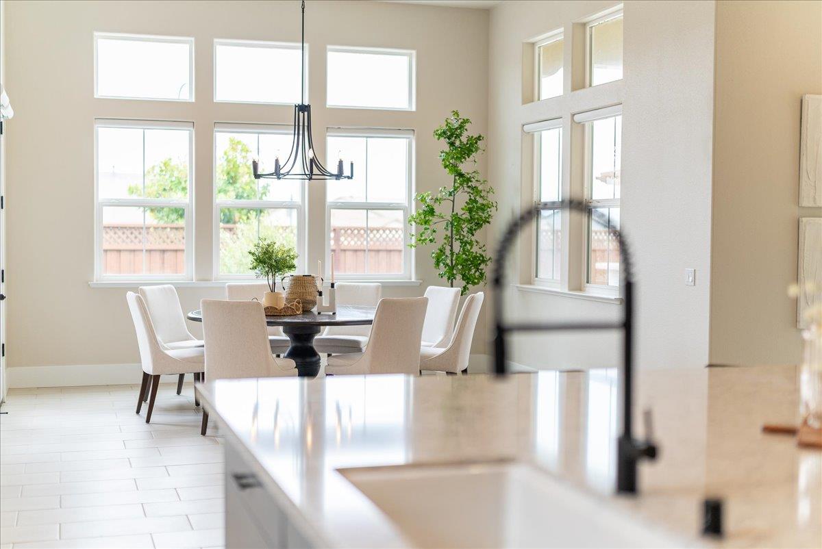 Detail Gallery Image 17 of 65 For 2999 Bluffs Dr, Marina,  CA 93933 - 6 Beds | 3/1 Baths