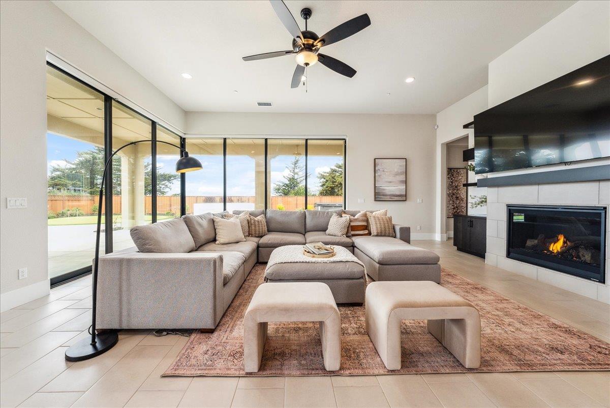Detail Gallery Image 19 of 65 For 2999 Bluffs Dr, Marina,  CA 93933 - 6 Beds | 3/1 Baths
