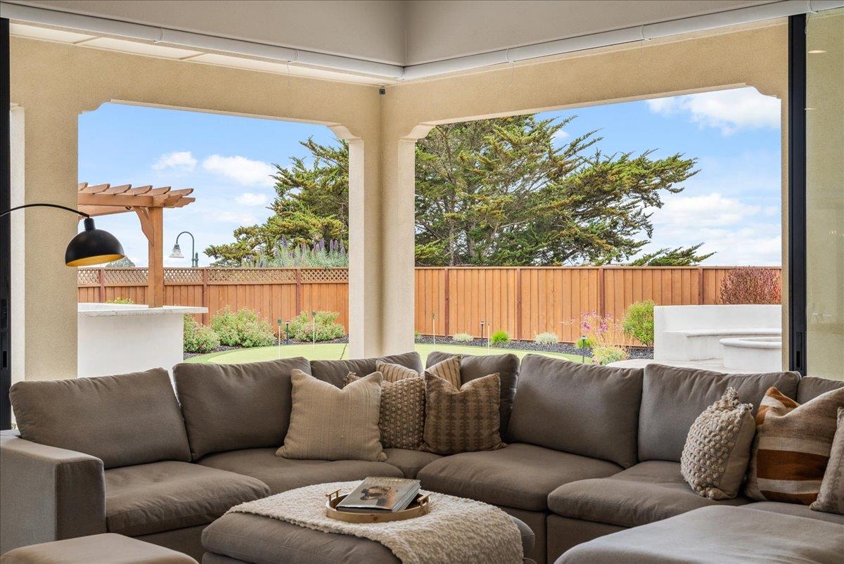 Detail Gallery Image 21 of 65 For 2999 Bluffs Dr, Marina,  CA 93933 - 6 Beds | 3/1 Baths