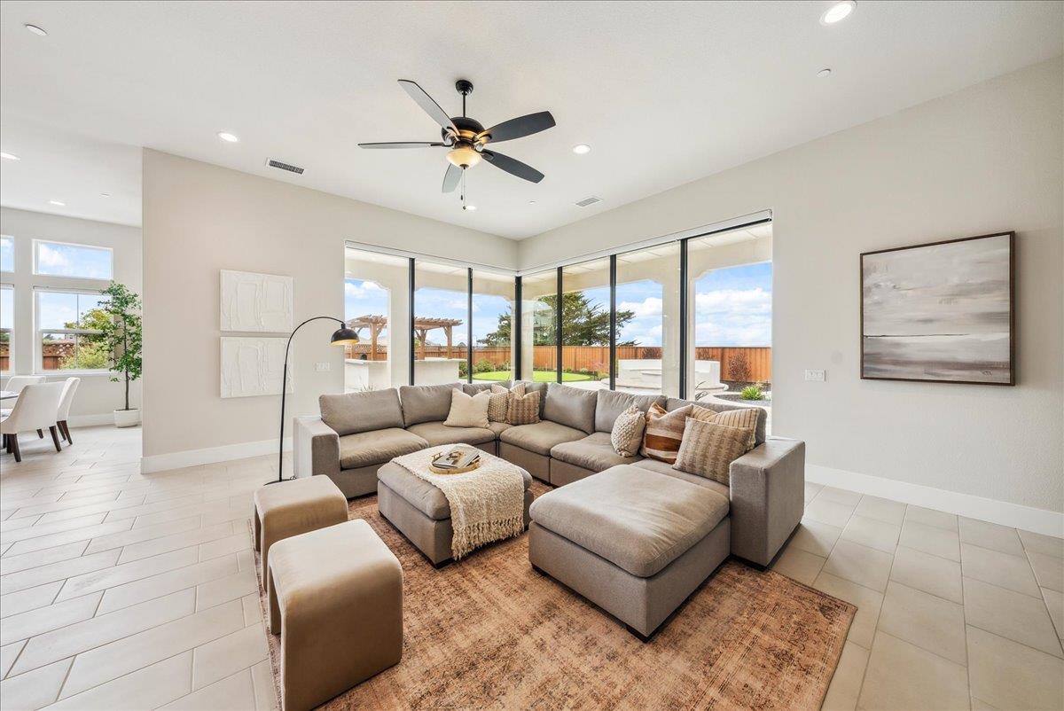 Detail Gallery Image 22 of 65 For 2999 Bluffs Dr, Marina,  CA 93933 - 6 Beds | 3/1 Baths