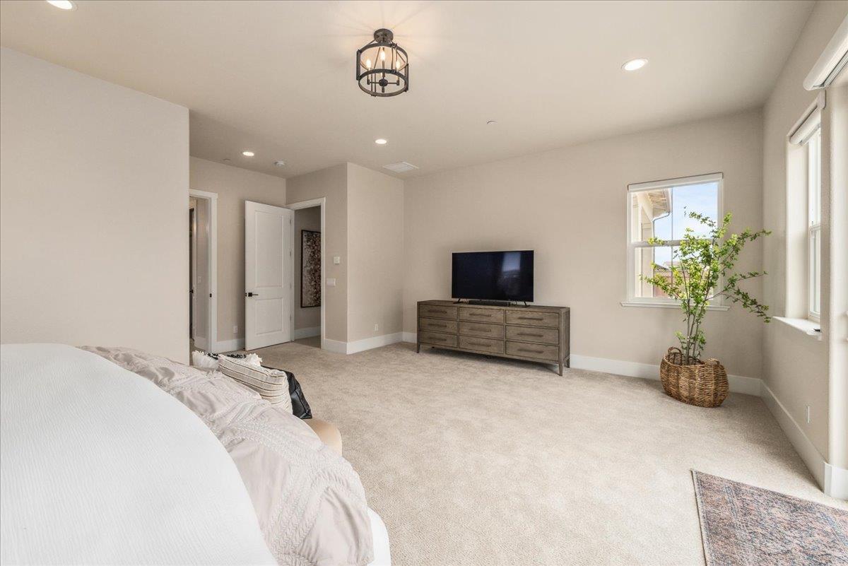 Detail Gallery Image 29 of 65 For 2999 Bluffs Dr, Marina,  CA 93933 - 6 Beds | 3/1 Baths