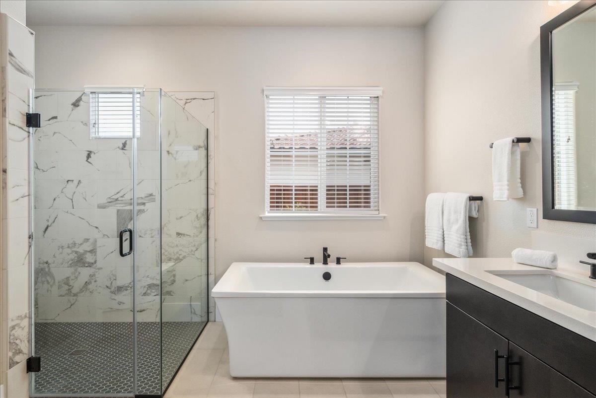 Detail Gallery Image 31 of 65 For 2999 Bluffs Dr, Marina,  CA 93933 - 6 Beds | 3/1 Baths