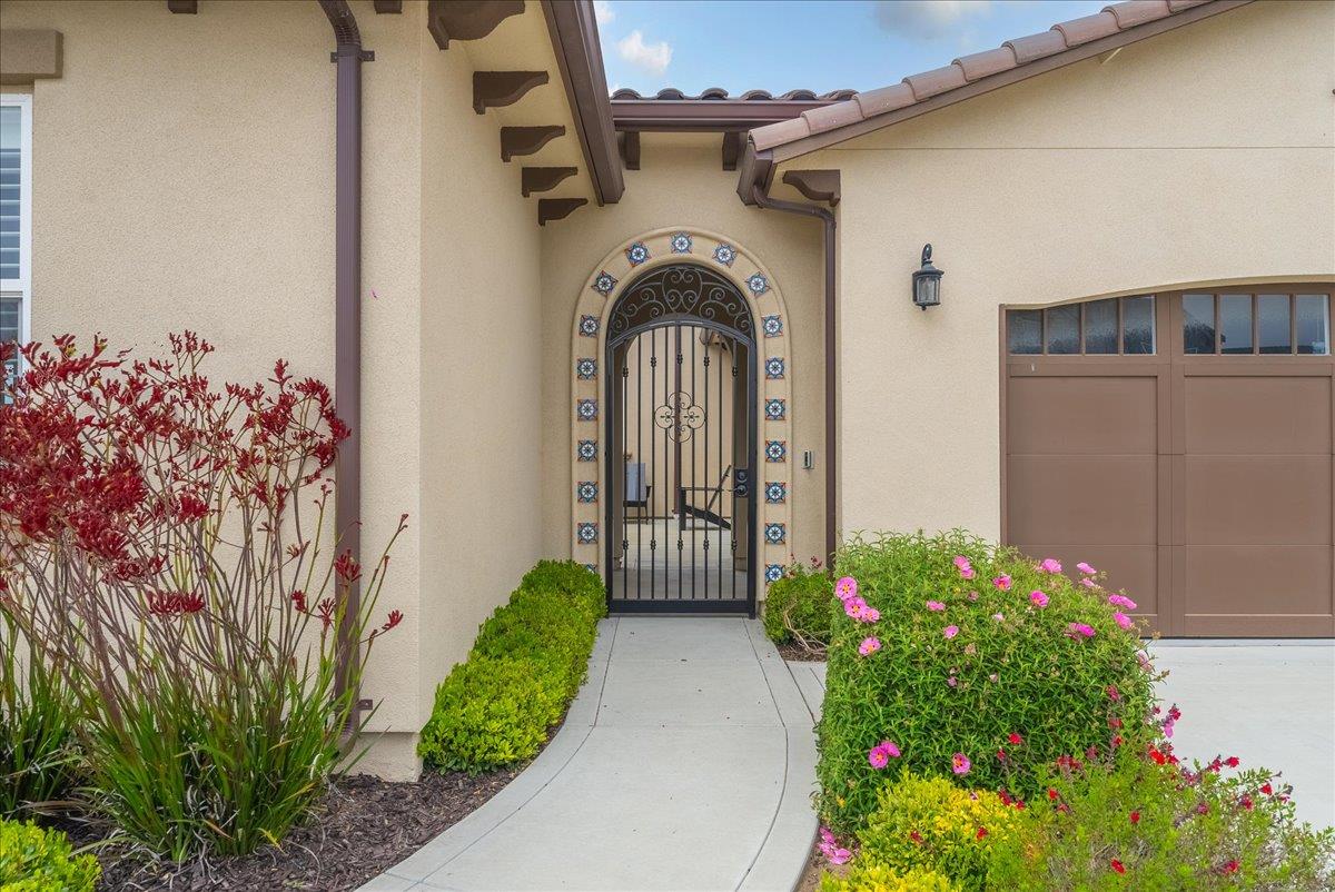 Detail Gallery Image 4 of 65 For 2999 Bluffs Dr, Marina,  CA 93933 - 6 Beds | 3/1 Baths