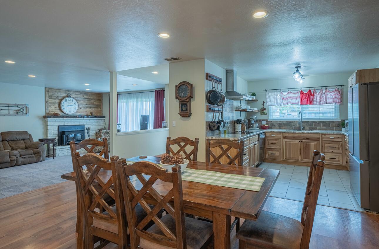 Detail Gallery Image 11 of 35 For 528 La Mesa Dr, Salinas,  CA 93901 - 3 Beds | 3 Baths