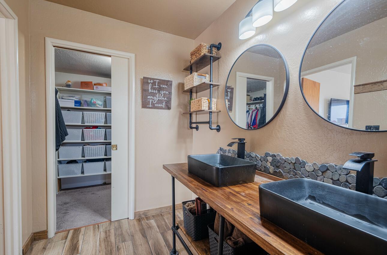 Detail Gallery Image 18 of 35 For 528 La Mesa Dr, Salinas,  CA 93901 - 3 Beds | 3 Baths