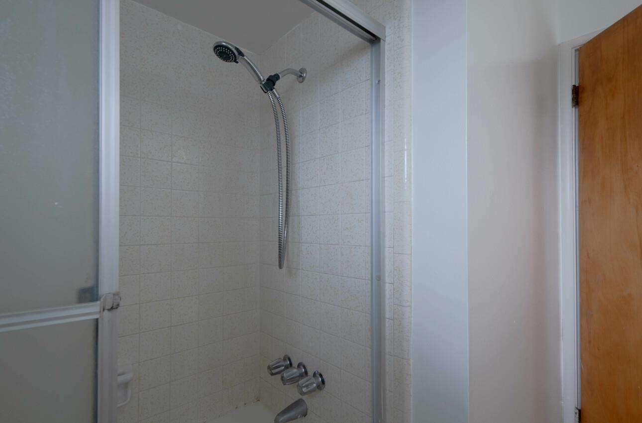 Detail Gallery Image 25 of 35 For 528 La Mesa Dr, Salinas,  CA 93901 - 3 Beds | 3 Baths