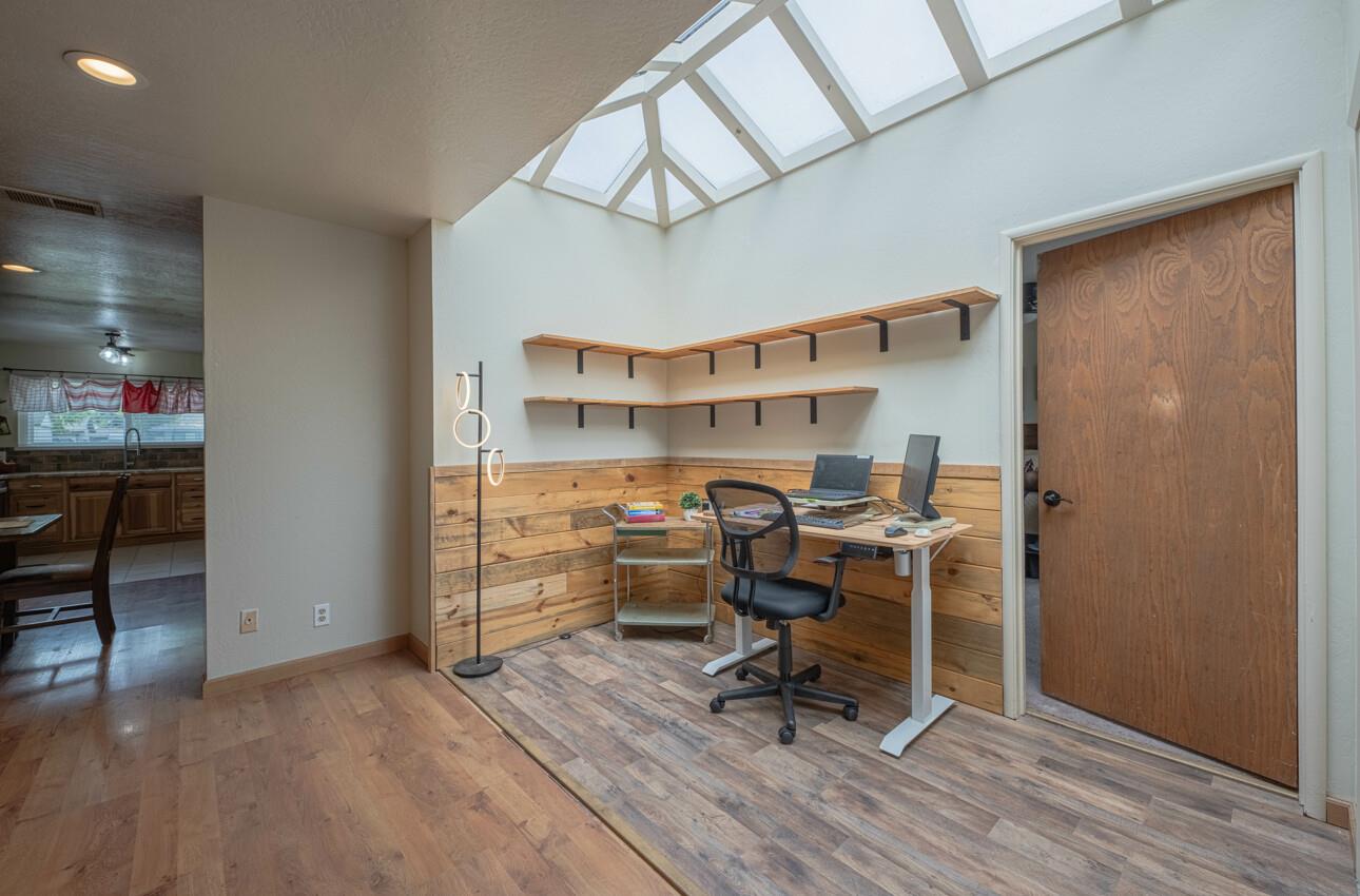 Detail Gallery Image 31 of 35 For 528 La Mesa Dr, Salinas,  CA 93901 - 3 Beds | 3 Baths