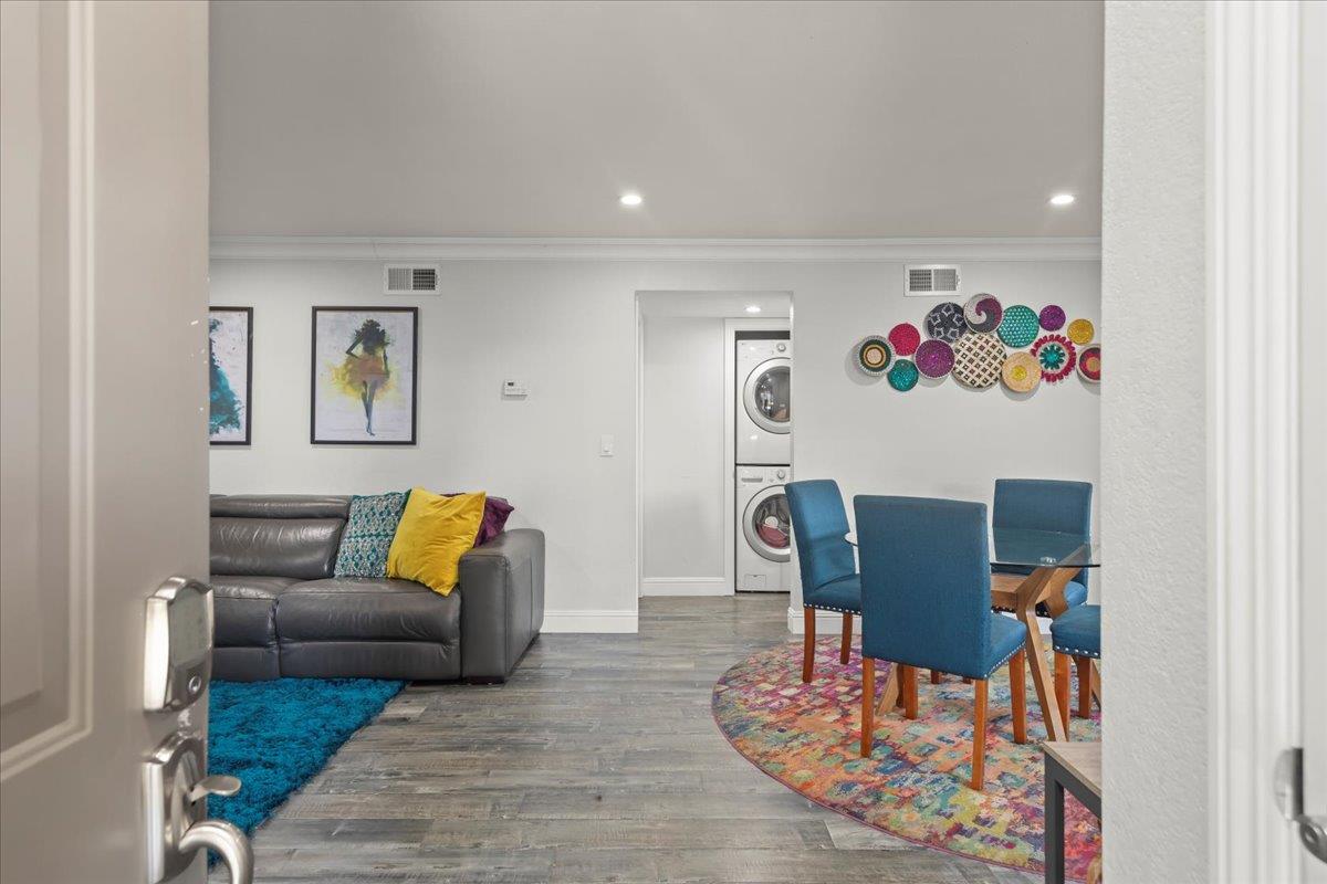 Detail Gallery Image 2 of 33 For 3310 Shadow Park Pl, San Jose,  CA 95121 - 2 Beds | 2 Baths