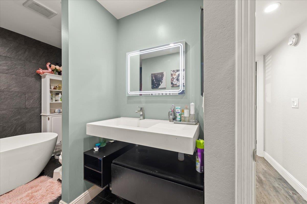 Detail Gallery Image 24 of 33 For 3310 Shadow Park Pl, San Jose,  CA 95121 - 2 Beds | 2 Baths