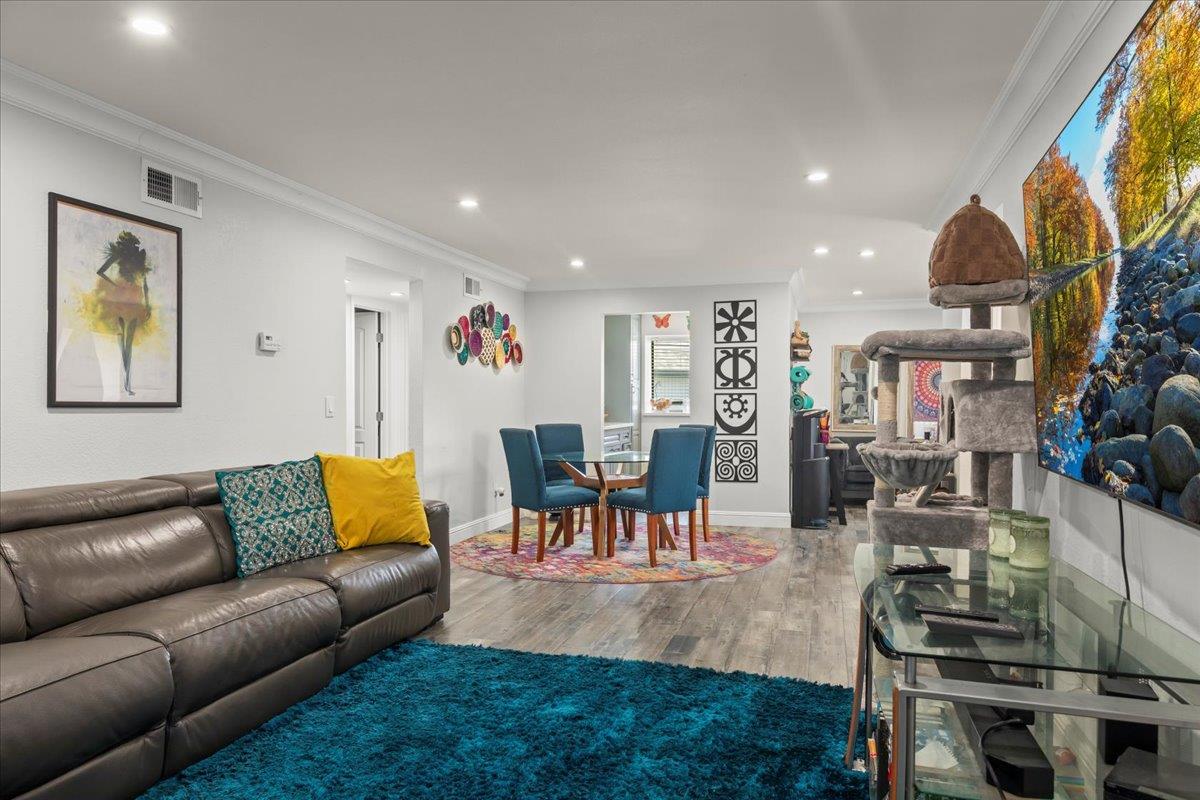 Detail Gallery Image 7 of 33 For 3310 Shadow Park Pl, San Jose,  CA 95121 - 2 Beds | 2 Baths