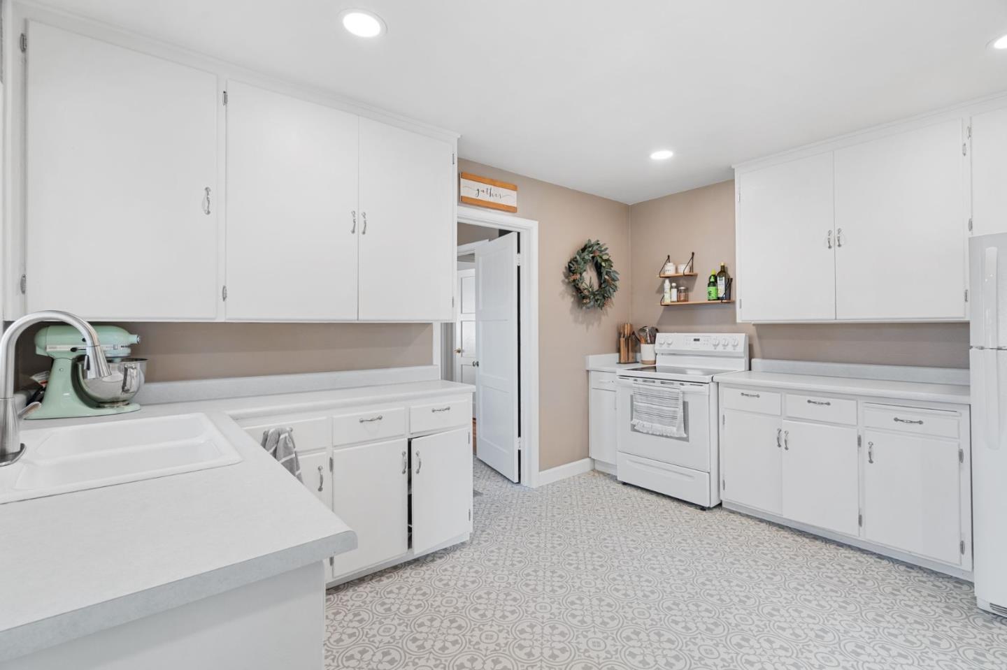 Detail Gallery Image 14 of 47 For 404 N Central Ave, Campbell,  CA 95008 - 2 Beds | 1 Baths
