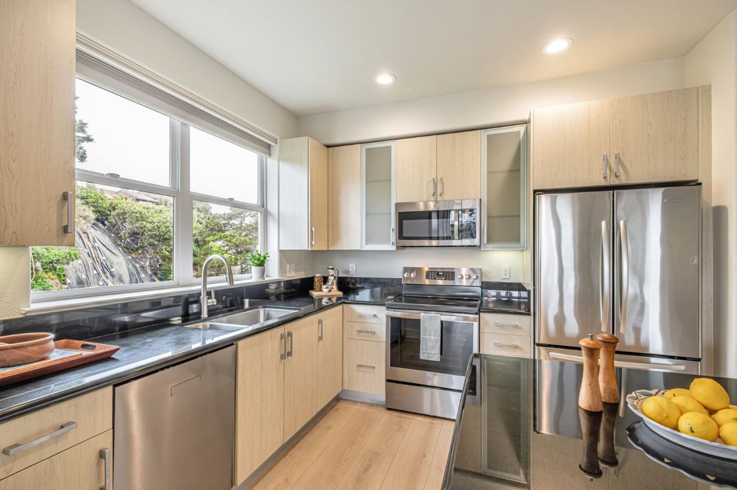 Detail Gallery Image 9 of 37 For 2030 N Pacific Ave #433,  Santa Cruz,  CA 95060 - 2 Beds | 2 Baths