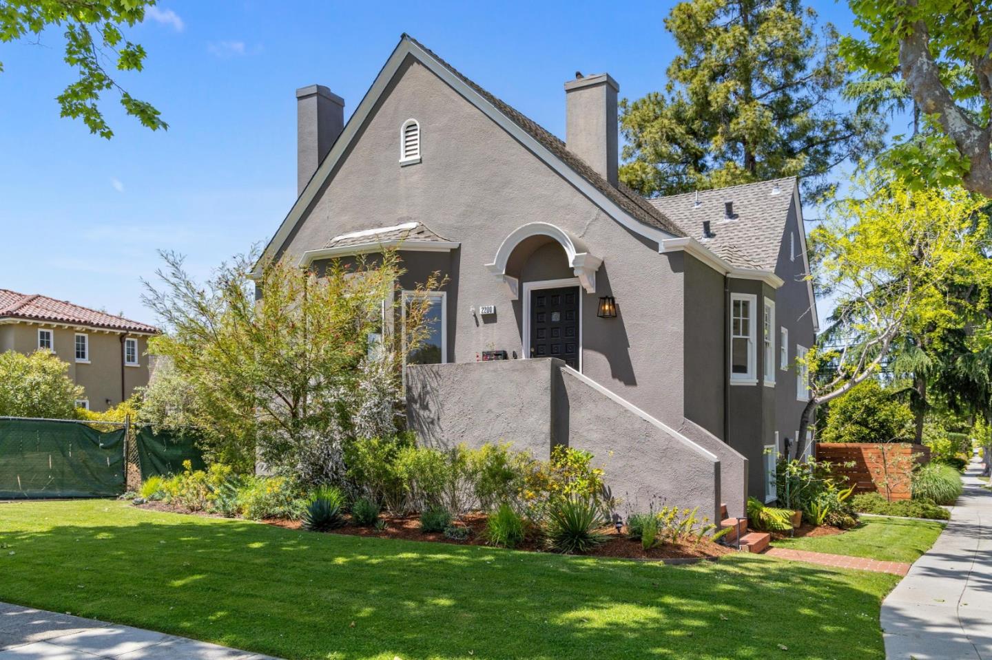Detail Gallery Image 2 of 55 For 2200 Hillside Dr, Burlingame,  CA 94010 - 3 Beds | 1/2 Baths