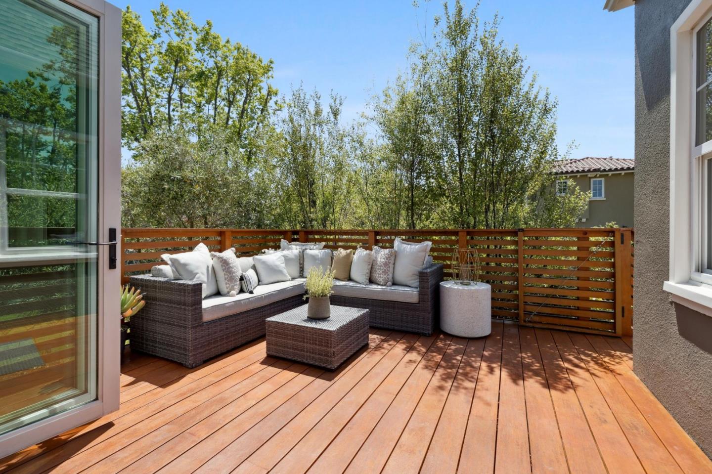 Detail Gallery Image 20 of 55 For 2200 Hillside Dr, Burlingame,  CA 94010 - 3 Beds | 1/2 Baths