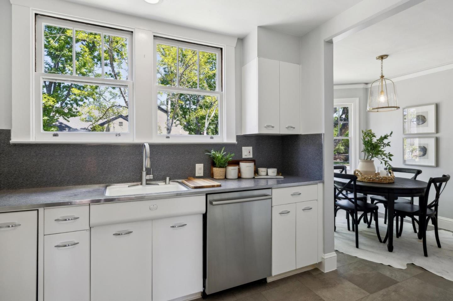 Detail Gallery Image 26 of 55 For 2200 Hillside Dr, Burlingame,  CA 94010 - 3 Beds | 1/2 Baths