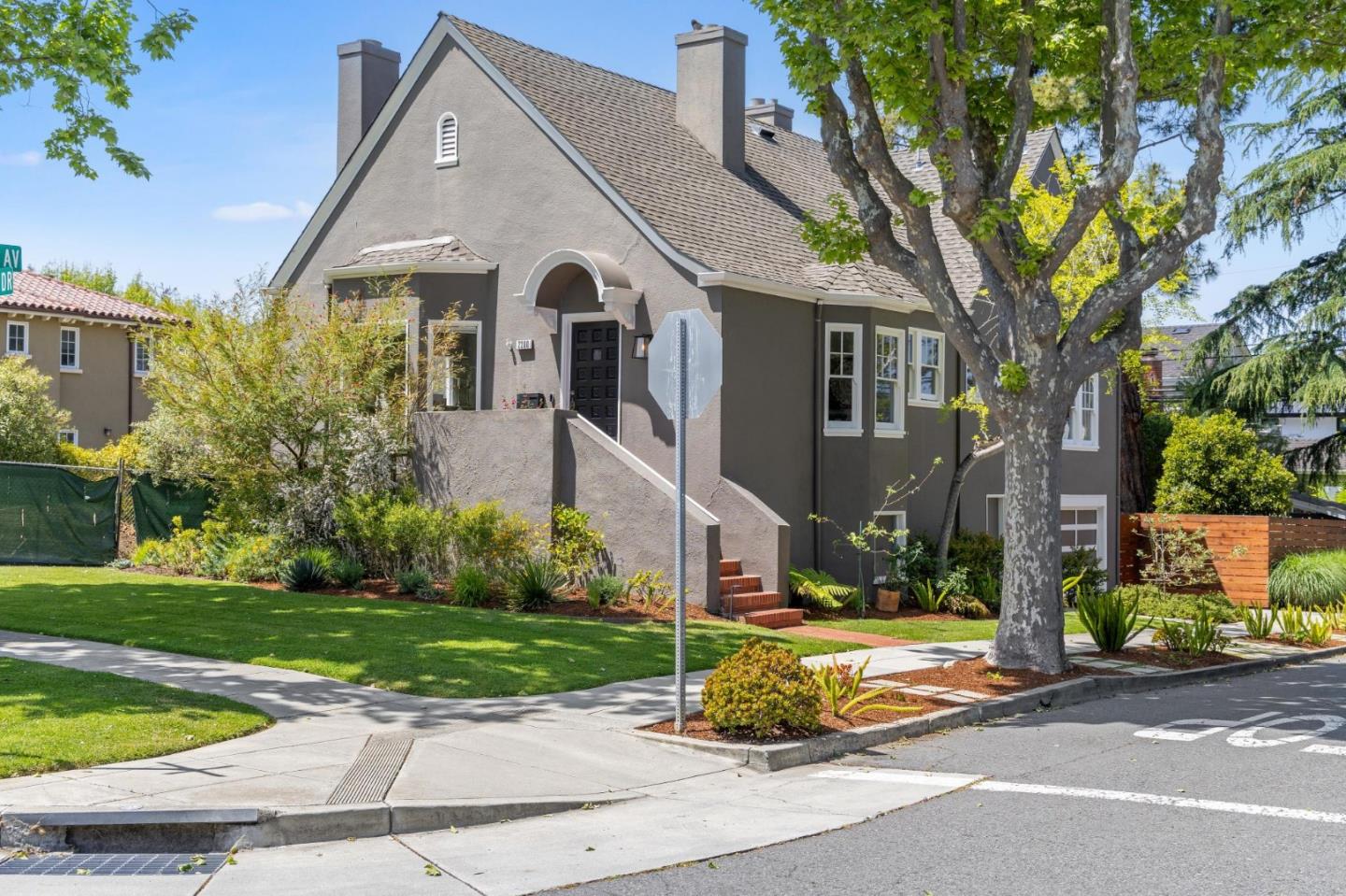 Detail Gallery Image 3 of 55 For 2200 Hillside Dr, Burlingame,  CA 94010 - 3 Beds | 1/2 Baths