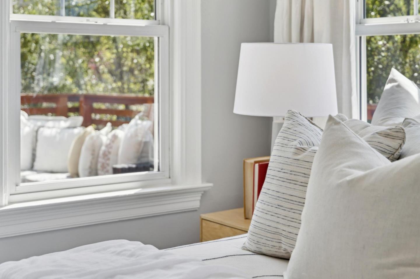 Detail Gallery Image 31 of 55 For 2200 Hillside Dr, Burlingame,  CA 94010 - 3 Beds | 1/2 Baths