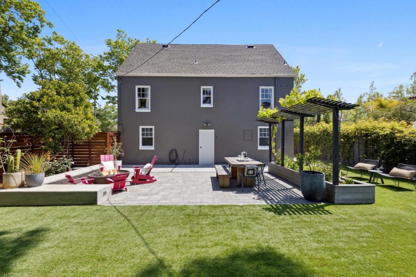 Detail Gallery Image 41 of 55 For 2200 Hillside Dr, Burlingame,  CA 94010 - 3 Beds | 1/2 Baths