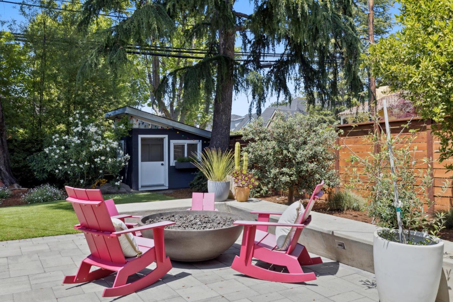 Detail Gallery Image 44 of 55 For 2200 Hillside Dr, Burlingame,  CA 94010 - 3 Beds | 1/2 Baths