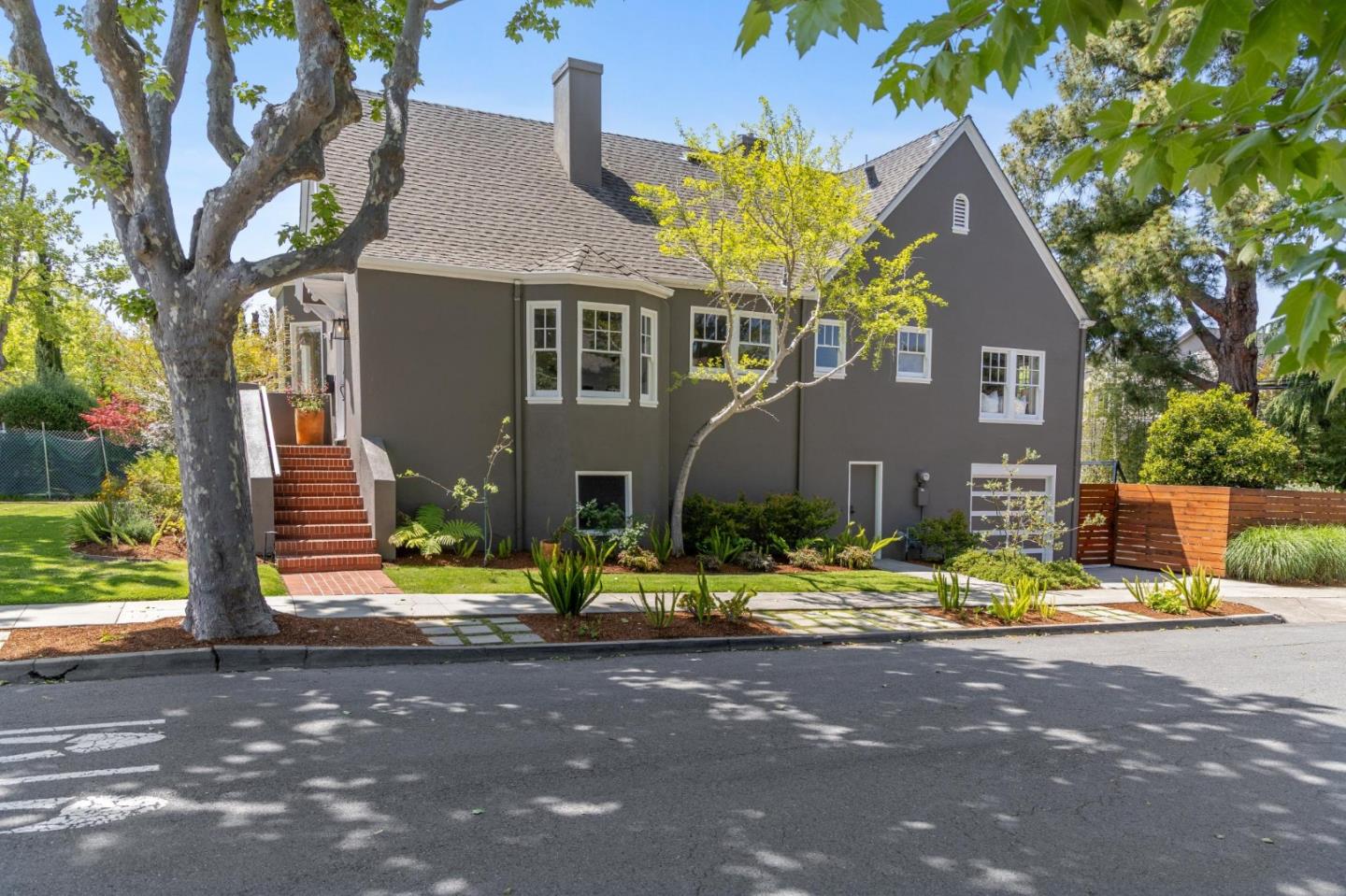 Detail Gallery Image 7 of 55 For 2200 Hillside Dr, Burlingame,  CA 94010 - 3 Beds | 1/2 Baths