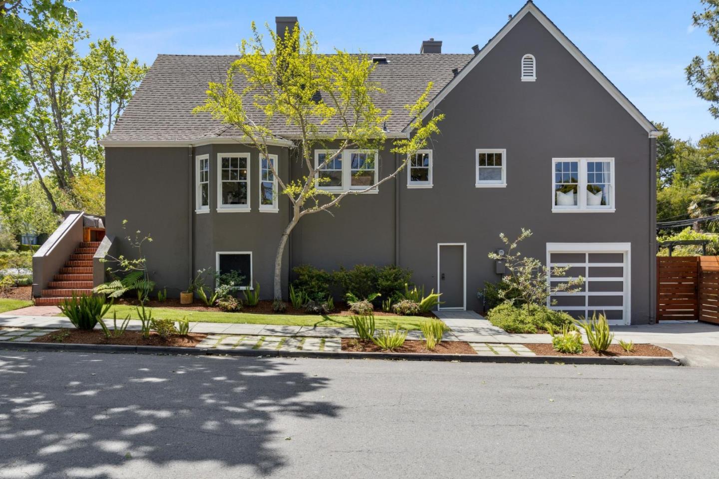 Detail Gallery Image 8 of 55 For 2200 Hillside Dr, Burlingame,  CA 94010 - 3 Beds | 1/2 Baths