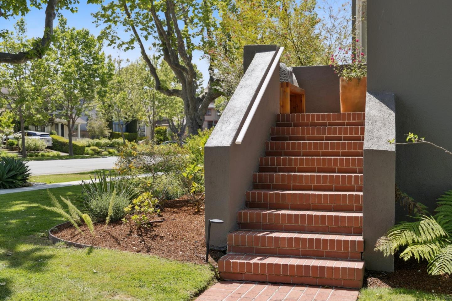 Detail Gallery Image 9 of 55 For 2200 Hillside Dr, Burlingame,  CA 94010 - 3 Beds | 1/2 Baths