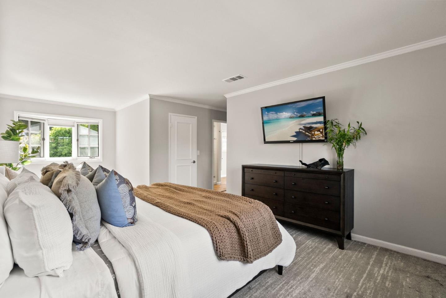 Detail Gallery Image 19 of 42 For 2811 Hallmark Dr, Belmont,  CA 94002 - 4 Beds | 3 Baths