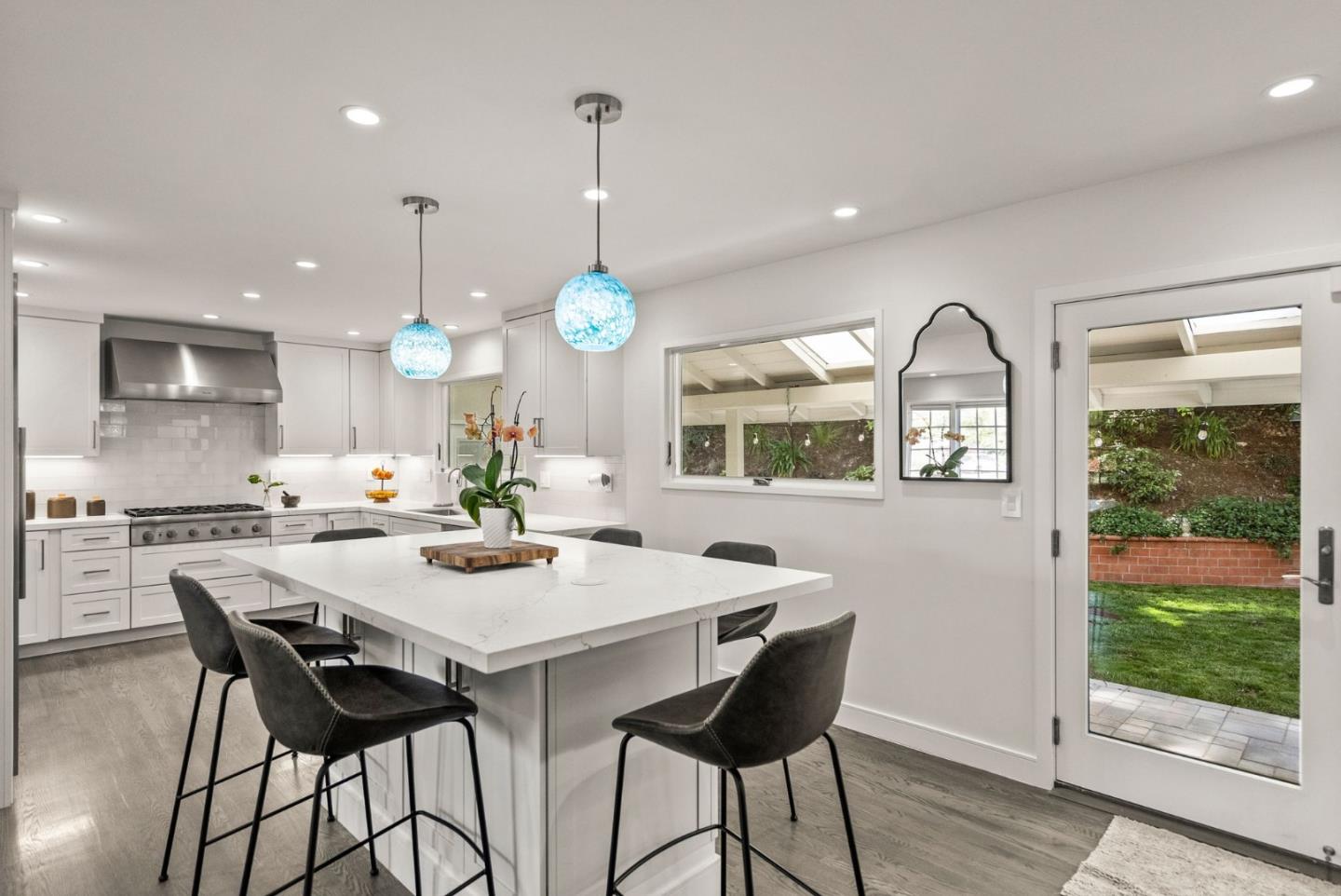 Detail Gallery Image 6 of 42 For 2811 Hallmark Dr, Belmont,  CA 94002 - 4 Beds | 3 Baths