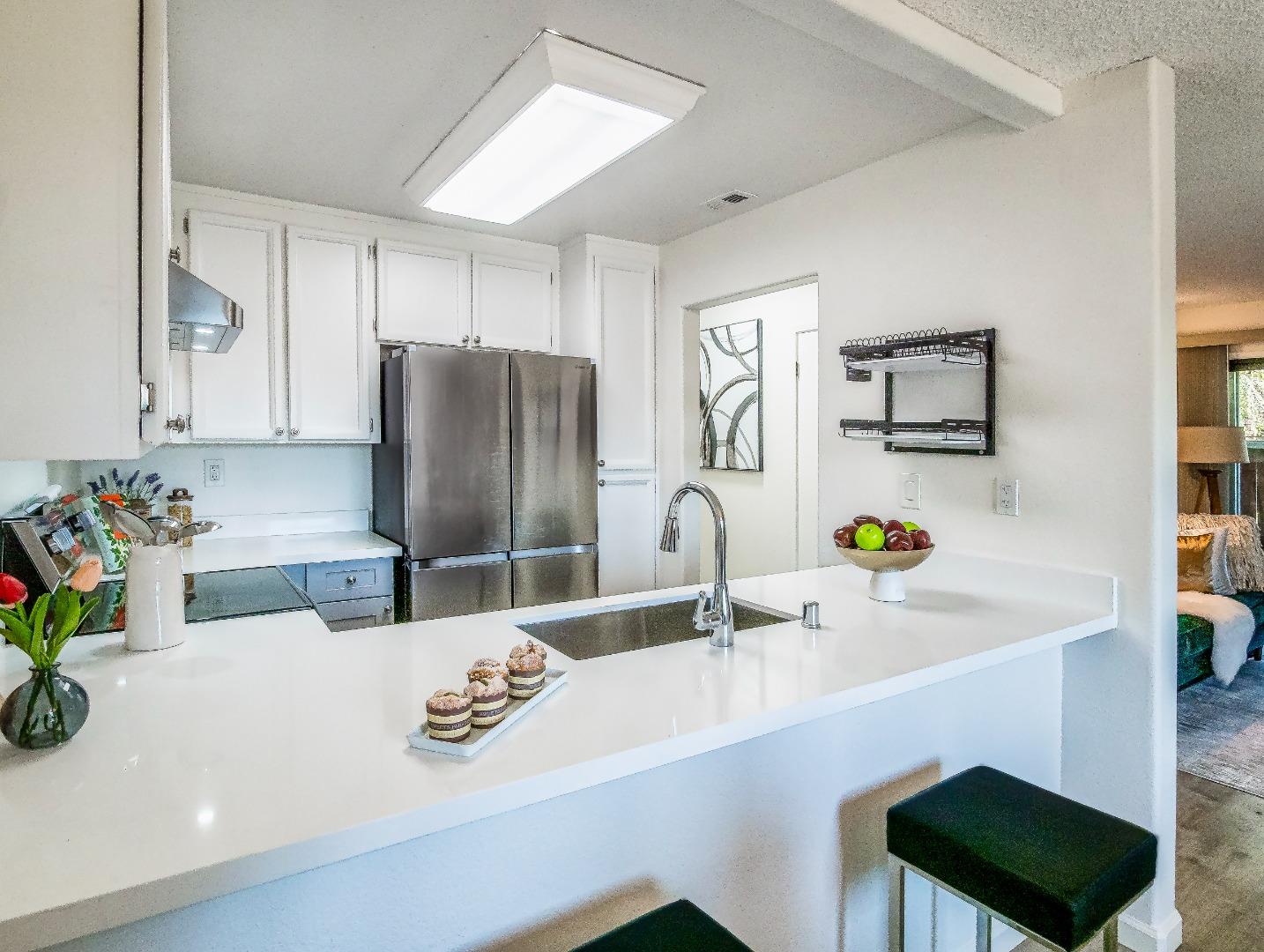 Detail Gallery Image 4 of 25 For 2202 La Terrace Cir, San Jose,  CA 95123 - 2 Beds | 1 Baths
