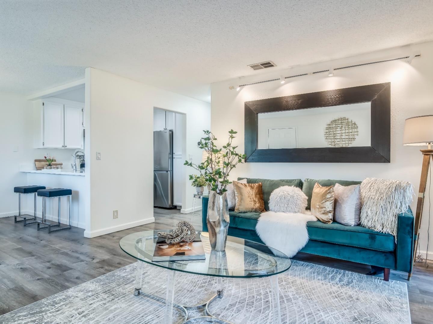 Detail Gallery Image 7 of 25 For 2202 La Terrace Cir, San Jose,  CA 95123 - 2 Beds | 1 Baths